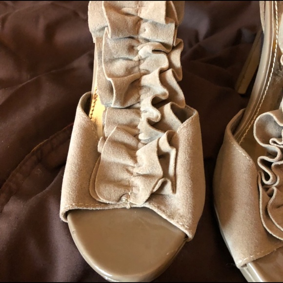 Wet Seal Ivory pumps with open toe! - Picture 2 of 4